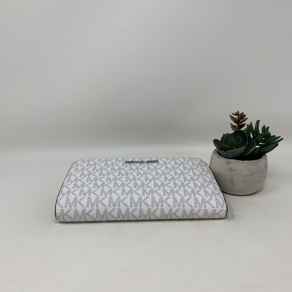 Michael Kors JST Large Zip Wristlet - Picture 8 of 8